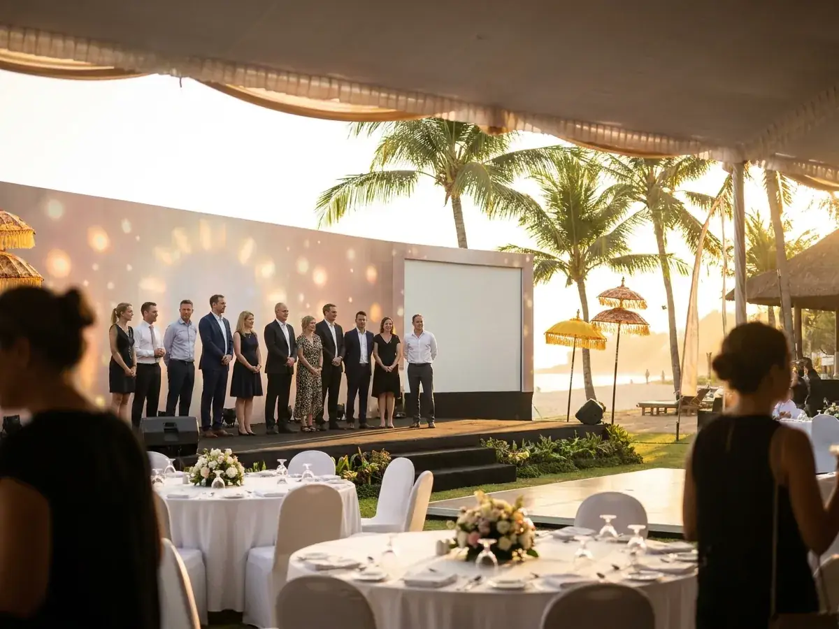Closing documents for corporate events in Bali — vystuplenie scena