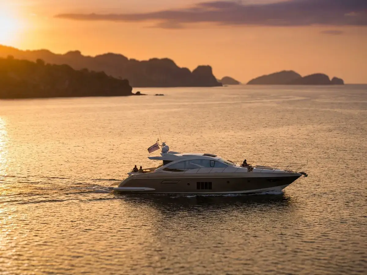 Yacht routes: Nusa Penida, Gili, sunset — yacht on the wave — photo 2